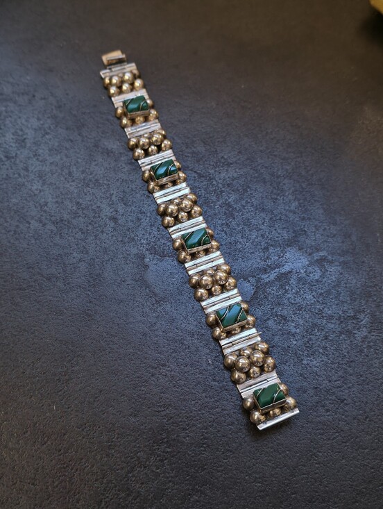 Handmade Jewelry - Mexico sterling silver carved green Onyx hinged panel bracelet.